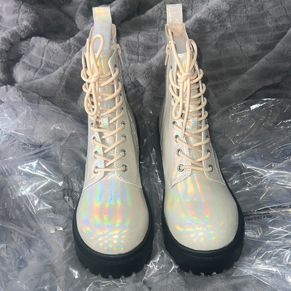 Urban outfitter iridescent boots - Picture 2 of 10